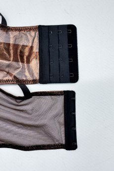 画像15: 先行予約 5％OFF｜Soranna top & crotchless thong｜ブラ＆クロッチレスタンガ2点セット（ワイヤーあり・オープンクロッチ・ブロンズゴールド） | Obsessive 高級Sexyランジェリー【サイズ交換NG・メール便対象】輸入下着・ランジェリー   (15)
