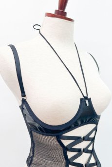 画像25: Dominna corset| ガーターベルト付きコルセット＆クロッチレスタンガ2点セット（ワイヤーあり・ボンテージ・フェイクレザー・ブラック）   | 高級Sexyランジェリー Obsessive【即日発送・サイズ交換NG・メール便対象】輸入下着・ランジェリー   (25)