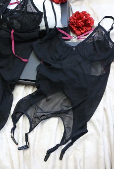 画像24: Novenes corset| ガーターベルト付きコルセット＆タンガ2点セット（ワイヤーあり・ブラック）   | 高級Sexyランジェリー Obsessive【即日発送・サイズ交換NG・メール便対象】輸入下着・ランジェリー   (24)