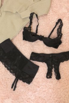 画像22: Lecille 3-pcs crotchless set  ｜トップレスブラ＆ガーターベルト＆クロッチレスタンガ3点セット（ワイヤーあり・ビーズ・ブラック） | Obsessive 高級Sexyランジェリー【即日発送・サイズ交換NG・メール便対象】輸入下着・ランジェリー   (22)