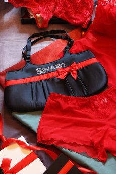 画像23: 数量限定｜SCANDAL-Xmas-set-N｜X'masコフレ｜手提げバッグ＆華やぎランジェリーセット｜キャミソール＆ショーツ3種類入り｜レッド・赤｜Sawrenサブレン輸入下着・高級ランジェリー（再入荷なし） (23)