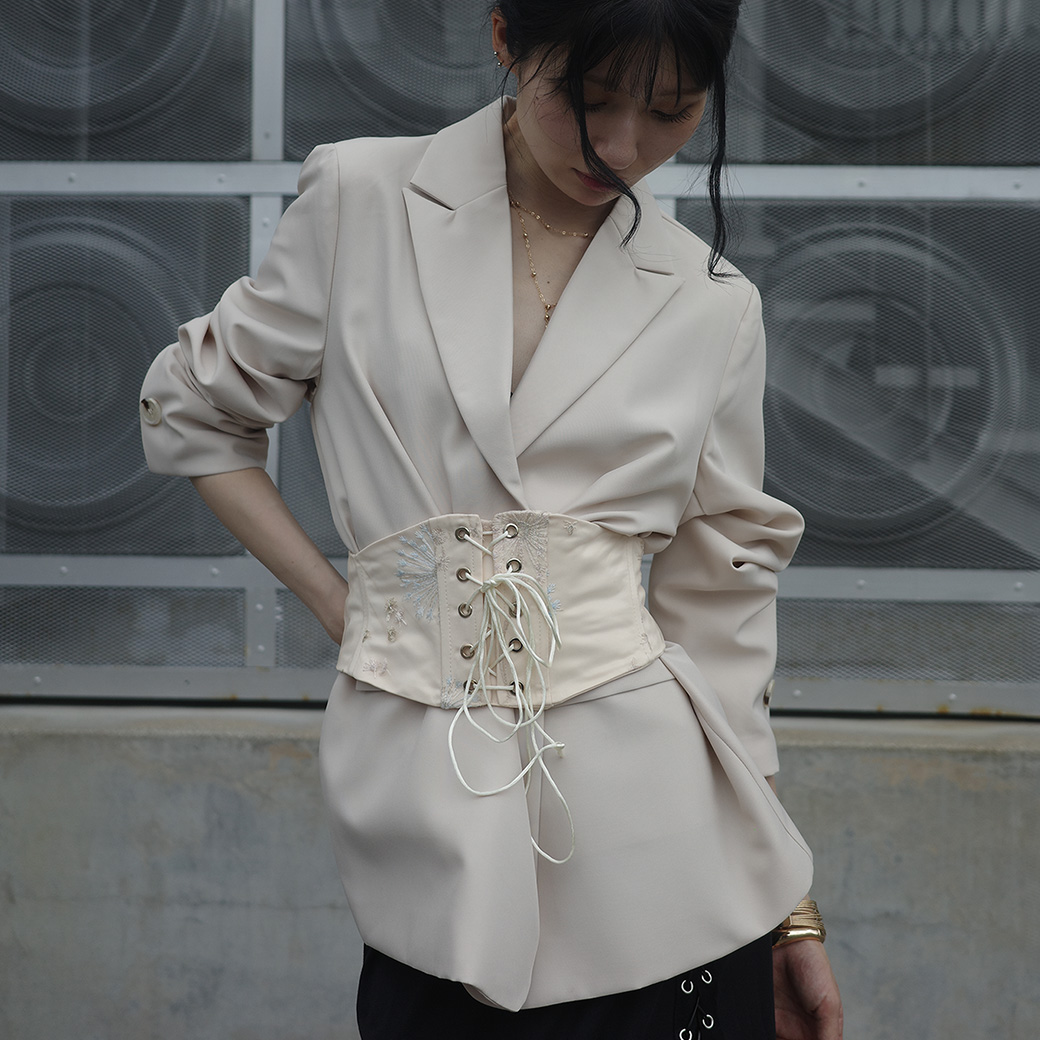 Corset Comeback！秋のコルセットで格上げStyle｜スタッフおすすめをクローゼットから！SPLASH