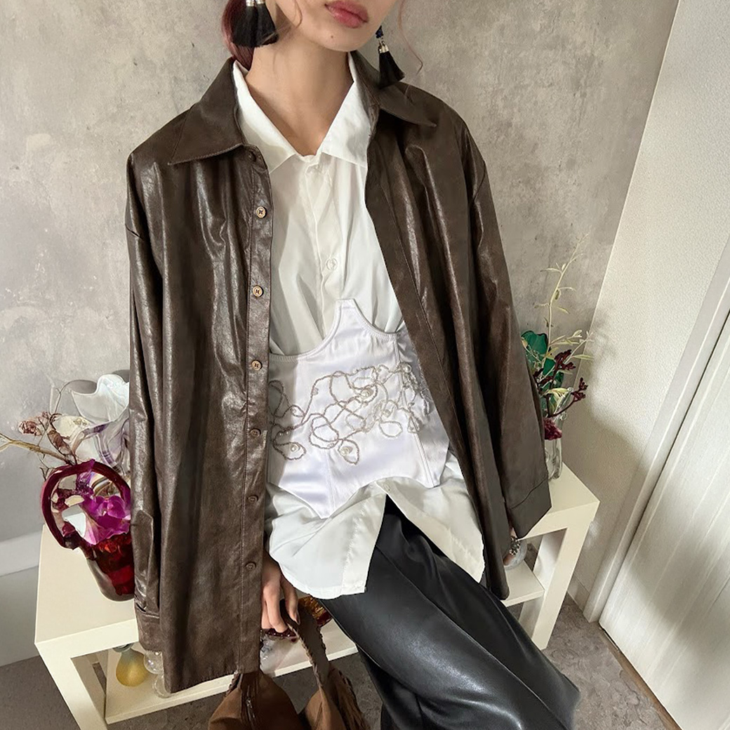 レザー×パールで魅せる、主役コルセットスタイル｜スタッフおすすめをクローゼットから！SPLASH