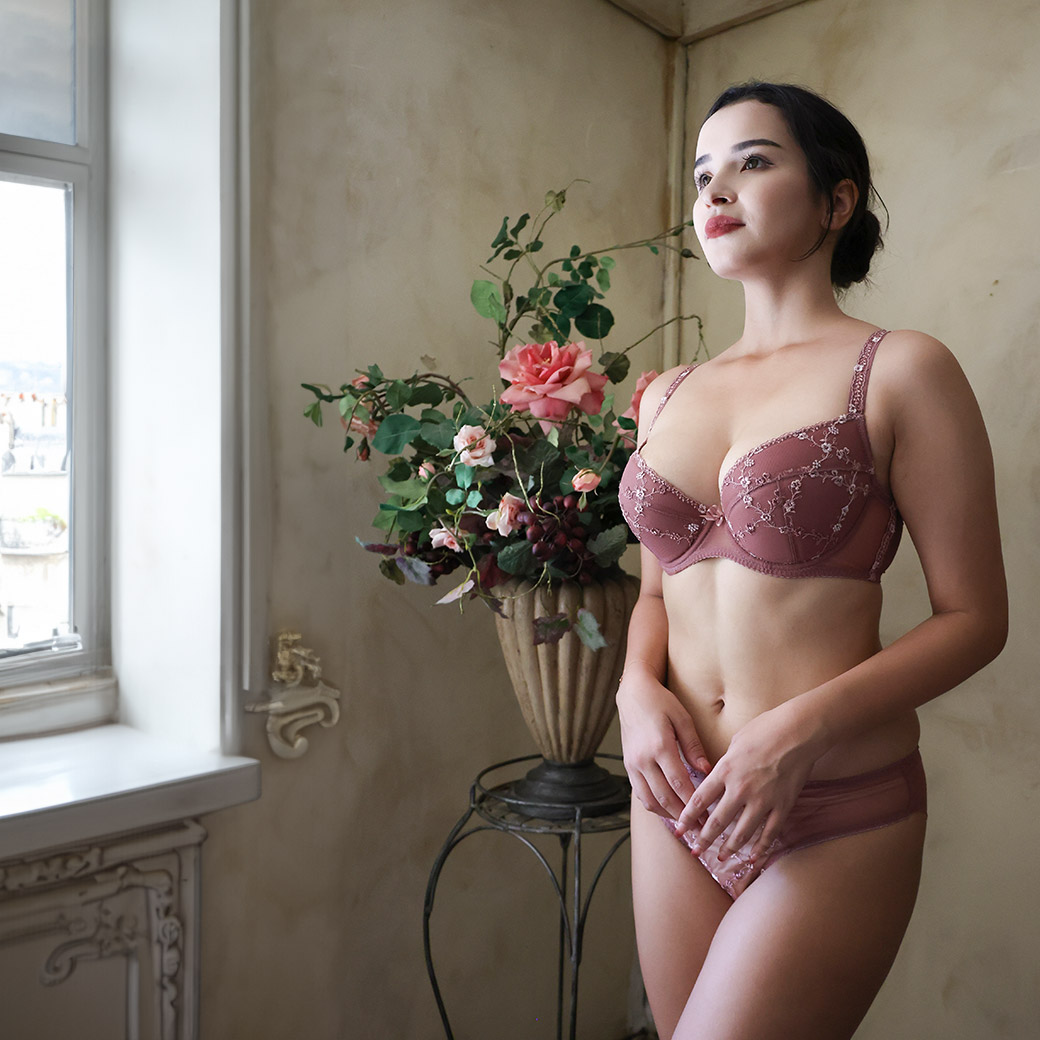 美乳ブラ・グラマー