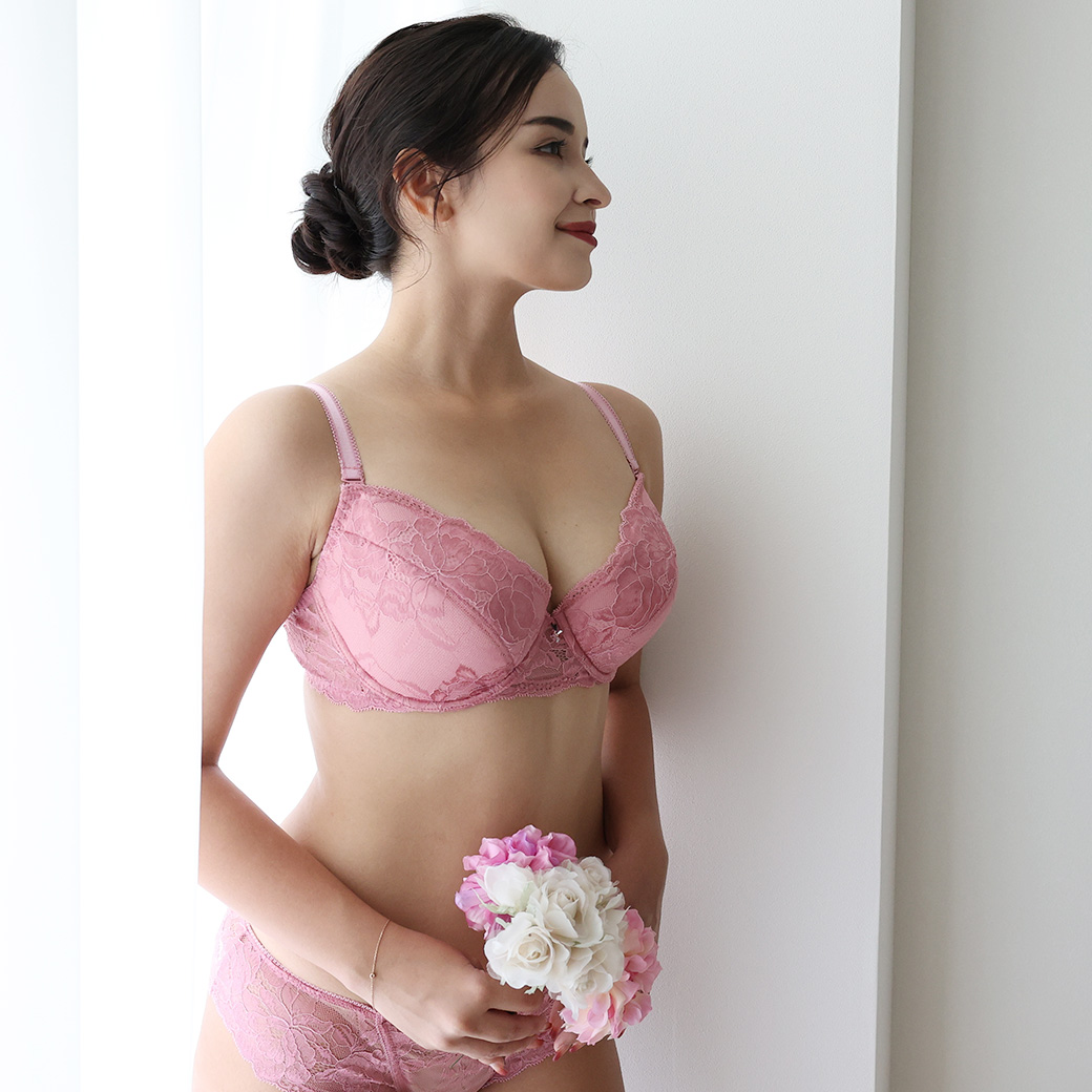 すっぴん美乳ブラ