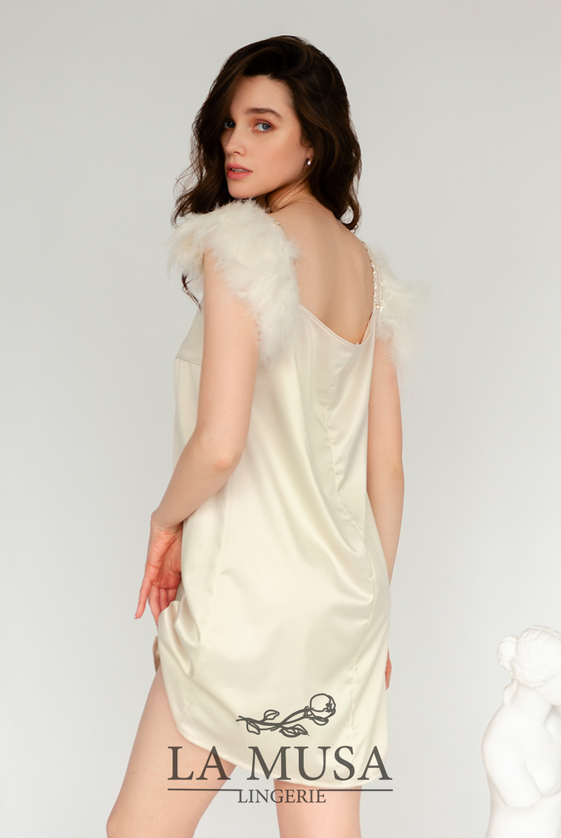 La Musa ラミューザ ドレス Eveningwear Collection　モデル画像
