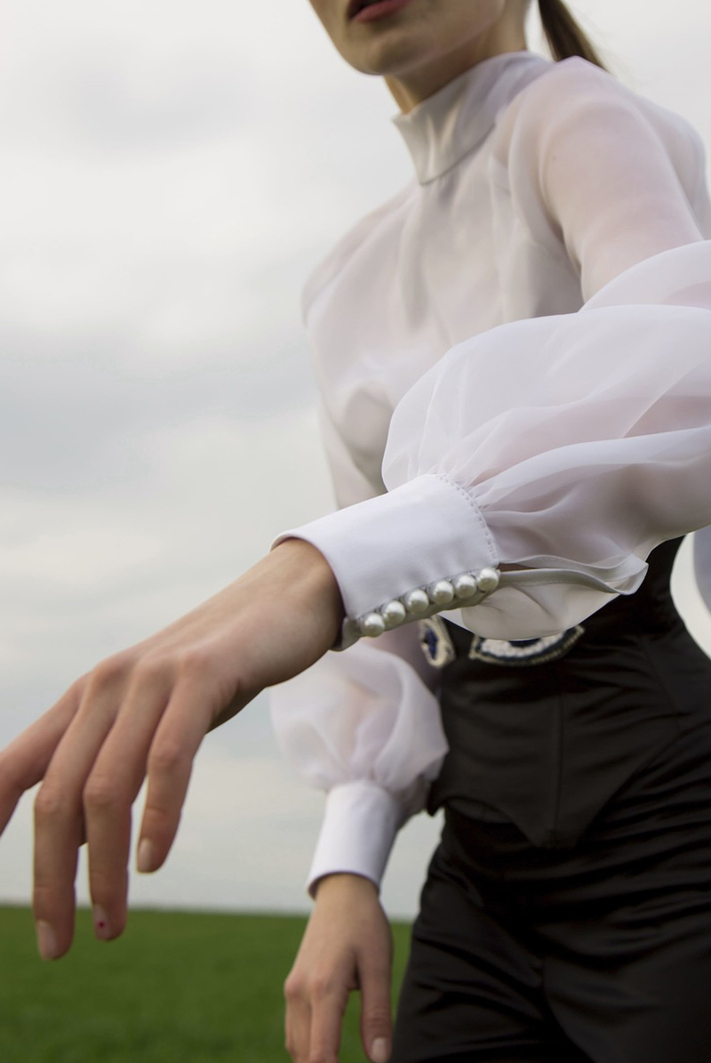 画像2: 【サンプル特別価格】White Cloud Bodysuit|ボディ・シースルー・ホルターネック・パール|ギフトBOX入り|未発表モデル・サンプル・見本品|LA MUSA ラミューザ【即日発送・サイズ交換NG】輸入下着・ 高級ランジェリー   (2)