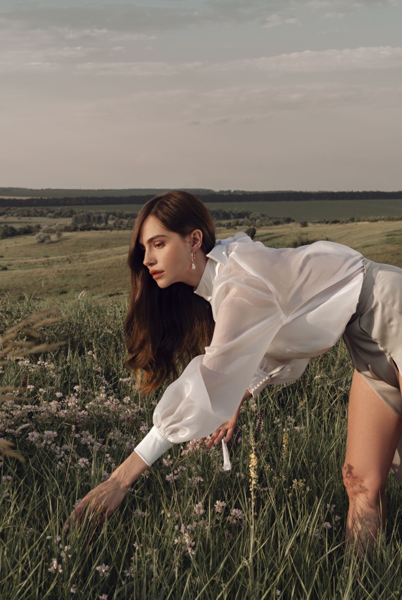 画像4: 【サンプル特別価格】White Cloud Bodysuit|ボディ・シースルー・ホルターネック・パール|ギフトBOX入り|未発表モデル・サンプル・見本品|LA MUSA ラミューザ【即日発送・サイズ交換NG】輸入下着・ 高級ランジェリー   (4)