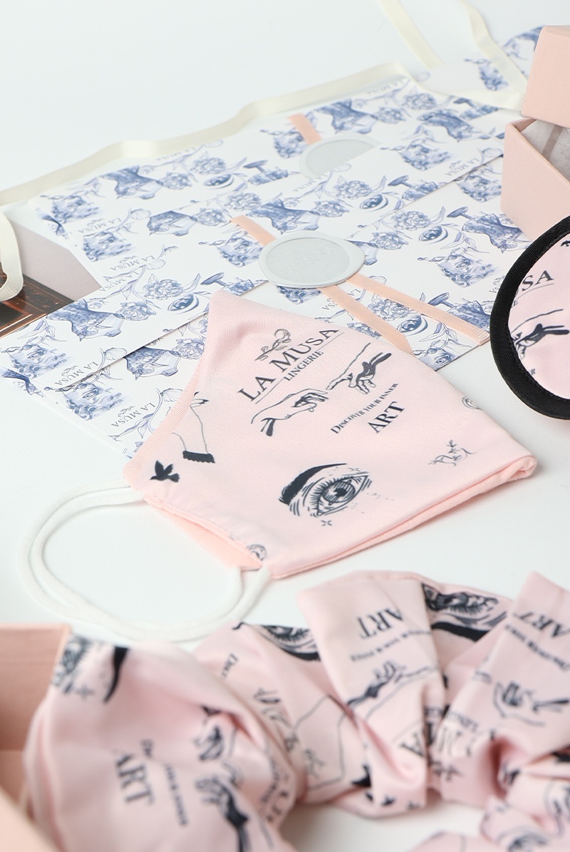 画像3: 【サンプル特別価格】Art Tattoo Travel Set|トラベル4点セット・アイマスク・シュシュ・マスク・巾着ポーチ|ギフトBOX入り|LA MUSAアイコンプリント・未発表モデル・サンプル・見本品|LA MUSA ラミューザ【即日発送・サイズ交換NG】輸入下着・ 高級ランジェリー   (3)