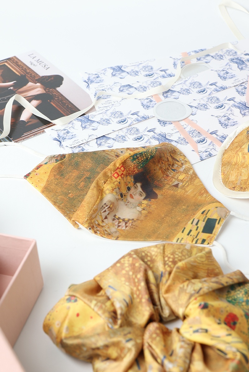 画像3: 【サンプル特別価格】Gustav Klimt Travel Set|トラベル4点セット・アイマスク・シュシュ・マスク・巾着ポーチ|ギフトBOX入り|クリムト柄・未発表モデル・サンプル・見本品|LA MUSA ラミューザ【即日発送・サイズ交換NG】輸入下着・ 高級ランジェリー   (3)