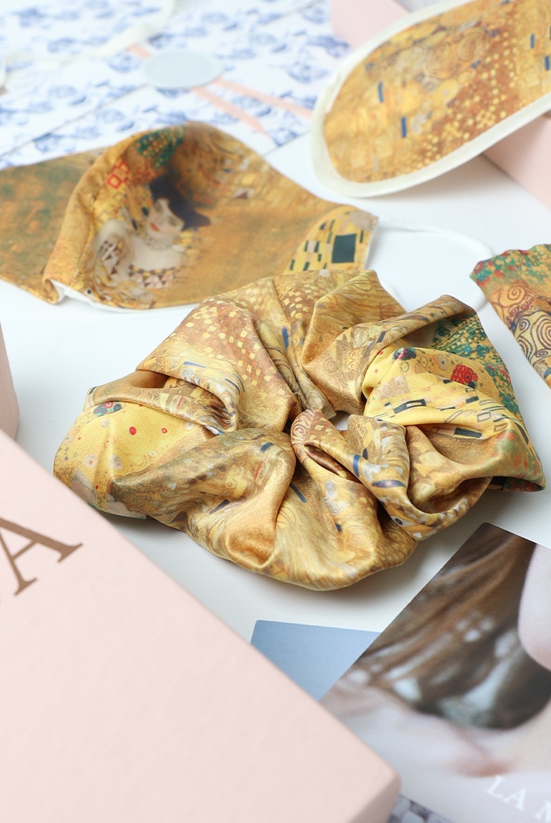 画像4: 【サンプル特別価格】Gustav Klimt Travel Set|トラベル4点セット・アイマスク・シュシュ・マスク・巾着ポーチ|ギフトBOX入り|クリムト柄・未発表モデル・サンプル・見本品|LA MUSA ラミューザ【即日発送・サイズ交換NG】輸入下着・ 高級ランジェリー   (4)