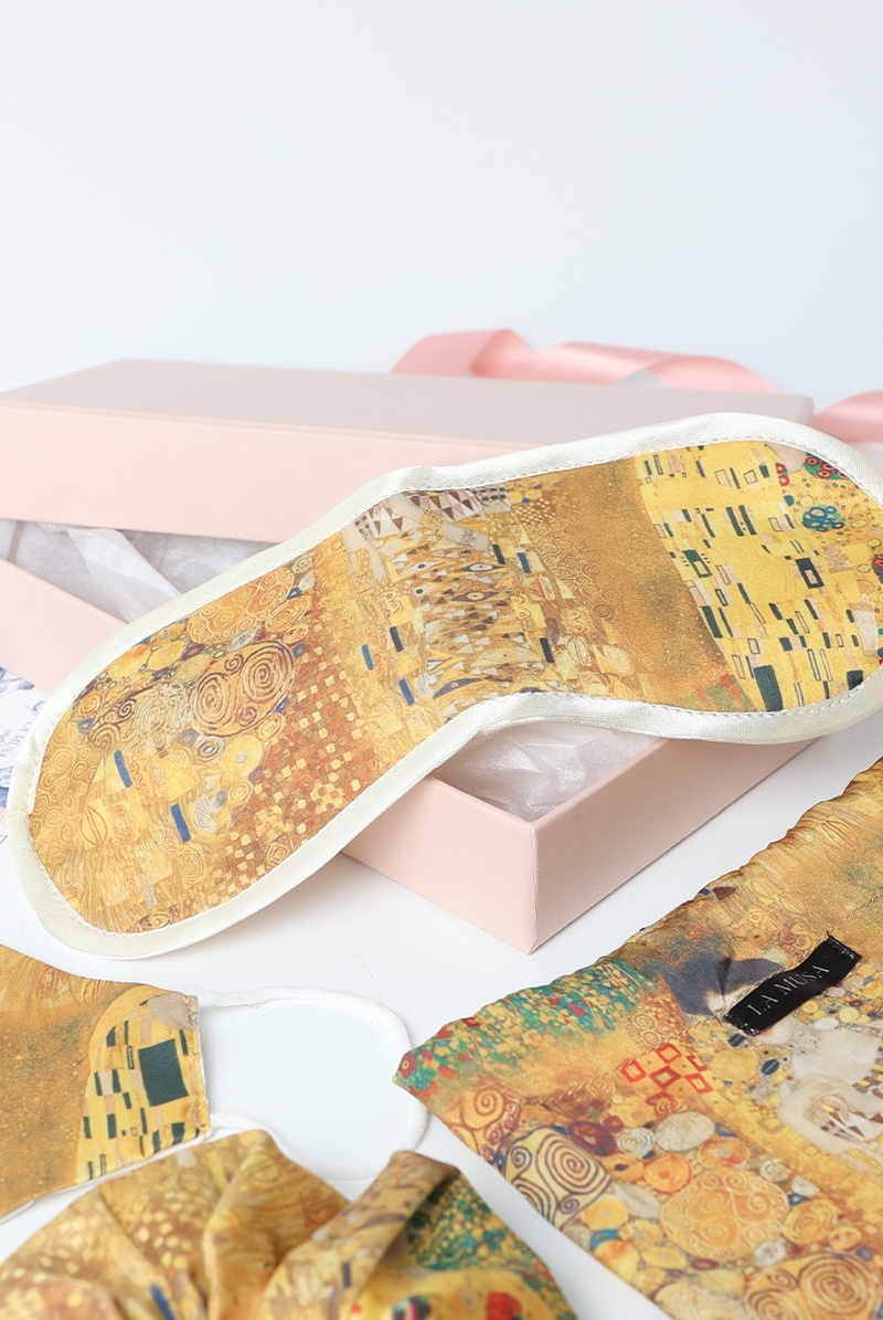 画像5: 【サンプル特別価格】Gustav Klimt Travel Set|トラベル4点セット・アイマスク・シュシュ・マスク・巾着ポーチ|ギフトBOX入り|クリムト柄・未発表モデル・サンプル・見本品|LA MUSA ラミューザ【即日発送・サイズ交換NG】輸入下着・ 高級ランジェリー   (5)