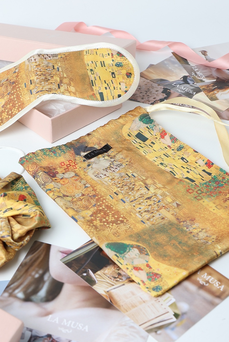画像6: 【サンプル特別価格】Gustav Klimt Travel Set|トラベル4点セット・アイマスク・シュシュ・マスク・巾着ポーチ|ギフトBOX入り|クリムト柄・未発表モデル・サンプル・見本品|LA MUSA ラミューザ【即日発送・サイズ交換NG】輸入下着・ 高級ランジェリー   (6)